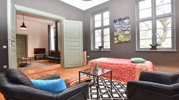 Apartment | Living area | Fireplace