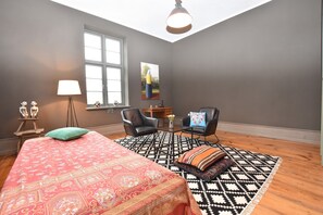 Leilighet | Oppholdsrom | Peis