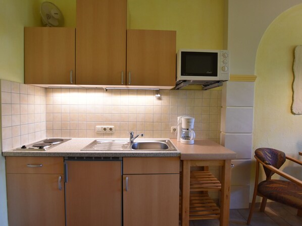 Apartment | Eigene Küche | Wasserkocher mit Kaffee-/Teezubehör, Kühlschrank, Mikrowelle, Ofen