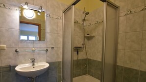 Apartment | Bathroom | Shower - Cozy Apartment in Rerik Germany With Private Garden (Rerik)