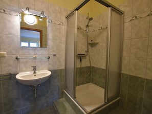 Apartment | Badezimmer | Dusche