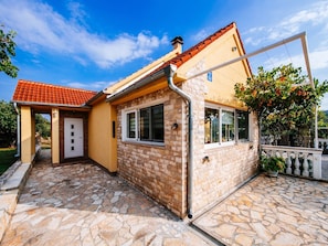 Reception - Stunning Villa in Zaton Obrovacki With Swimming Pool (Jasenice)