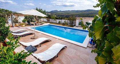 Stunning Villa in Zaton Obrovacki With Swimming Pool
