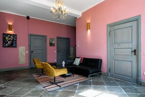 Apartment | Living room | Fireplace - Steffenshagen Vicarage Retreat (Steffenshagen)