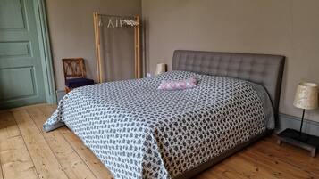 Apartment | 1 bedroom, individually furnished, bed sheets