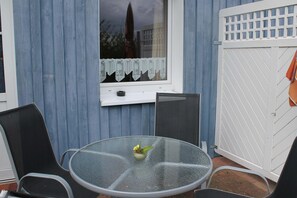 Apartment | Balcony - Wunderschoene Ferienwohnung mit Garten (Wiek)