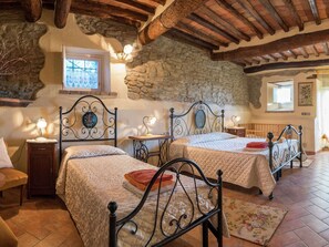 5 bedrooms, individually furnished - Belvilla by OYO Maria Grazia (Cortona)