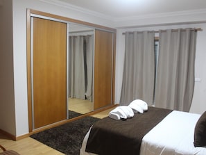 Villa | 2 bedrooms, individually furnished, iron/ironing board, bed sheets - Villa With Private Wellness and Pool (Caldas da Rainha)