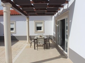 Villa | Dining - Villa With Private Wellness and Pool (Caldas da Rainha)