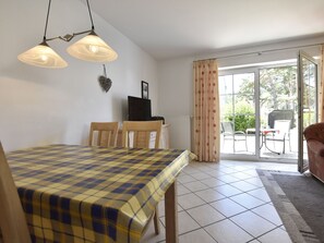 Dining - Spacious Apartment With Terrace in Dierhagen (Ostseebad Dierhagen)