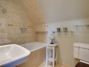 Ferienhaus | Badezimmer | Duschwanne, Handtücher