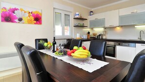 Dining - Modern Villa - Apartment With Private Pool, Nice Covered Terrace, High Privacy (Zadar)