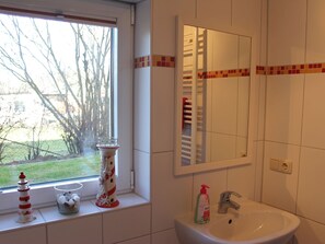 Apartment | Badezimmer | Dusche, Haartrockner