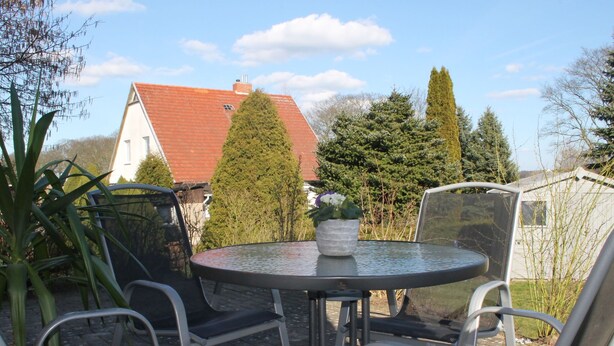 Apartment | Exterior - Modern Apartment in Kröpelin With Camping Cot (Kroepelin)