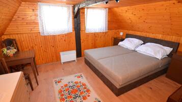 8 bedrooms, bed sheets