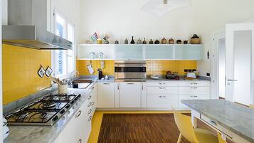 Villa | Cucina privata | Bollitore elettrico, seggiolone