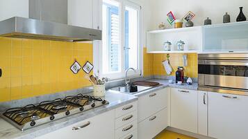 Villa | Cucina privata | Bollitore elettrico, seggiolone