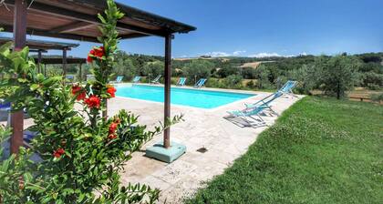 Farmhouse in Asciano With Pool & BBQ