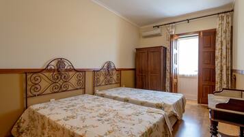 House | 2 bedrooms, individually furnished, bed sheets