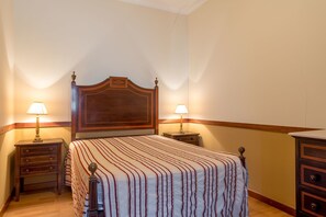 Casa | 2 dormitorios, mobiliario individual, ropa de cama