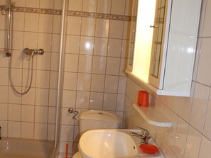 Apartment | Bathroom - Cozy Country Apartment in Russow on Baltic Sea Coast (Rerik)