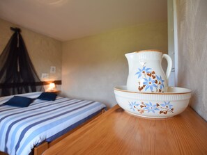 2 Schlafzimmer, individuell eingerichtet