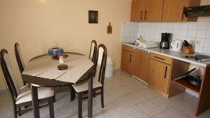 Apartment | Dining - Spacious Apartment in Drage With Parking (Pakostane)
