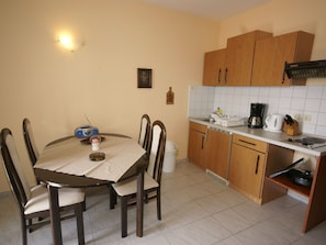 Apartment | Dining - Spacious Apartment in Drage With Parking (Pakostane)