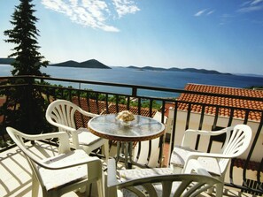 Apartment | Balcony - Spacious Apartment in Drage With Parking (Pakostane)