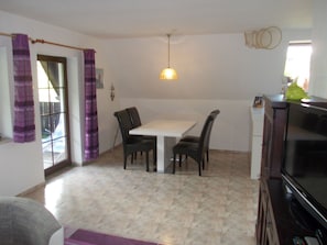 Dining - Cozy Child-friendly Holiday Home in Marlow (Marlow)