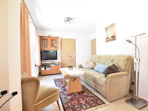 Apartment | Living area - Quaint Apartment in Pepelow near Sea (Am Salzhaff)