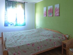 Appartement | 2 chambres, ameublement personnalisé, fer et planche à repasser