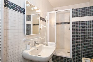 Apartment | Bathroom - Apartment in Predazzo Near Dolomiti Superski (Predazzo)