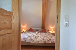 Apartment | 2 bedrooms, individually furnished, bed sheets