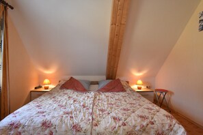 Apartemen | 2 kamar tidur dan dilengkapi dengan perabotan berbeda-beda