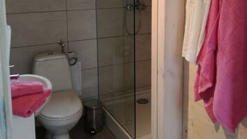 House | Bathroom | Shower, towels
