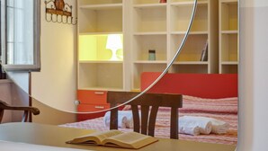 1 habitación, muebles diferentes y ropa de cama 