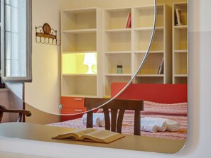 1 Schlafzimmer, individuell eingerichtet, Bettwäsche