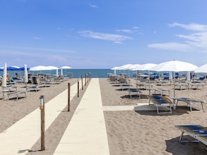 Exterior - Cute Beachfront Apartment in Rosolina Mare near Venice (Rosolina)