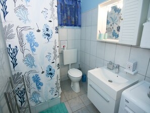 House | Bilik Mandi | Pengering rambut, tuala disediakan 