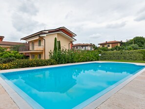 Outdoor pool - Lazise, Modern Houses, Nice and Colourful Decoration (Lazise)