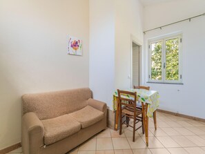 Apartment | Dining