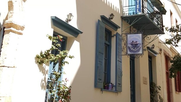 A building with blue shutters, a balcony, and a sign indicating it is a hotel. - Polyxenia Hotel (Nafplio)