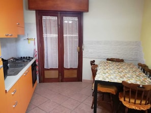 Apartment, 2 Bedrooms | Private kitchen