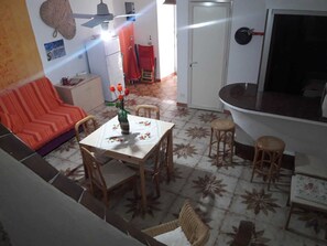 Apartment, 3 Schlafzimmer | Wohnbereich | Flachbildfernseher