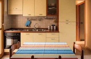 Apartment, 2 Bedrooms | Private kitchen