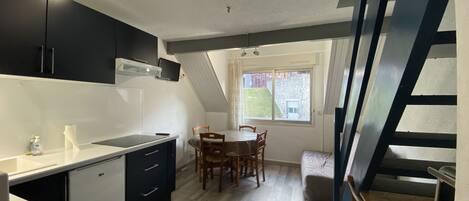 Fridge, microwave, dishwasher, coffee/tea maker