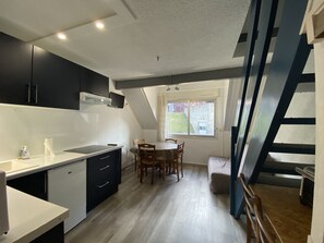 Fridge, microwave, dishwasher, coffee/tea maker