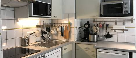 Fridge, microwave, dishwasher, coffee/tea maker