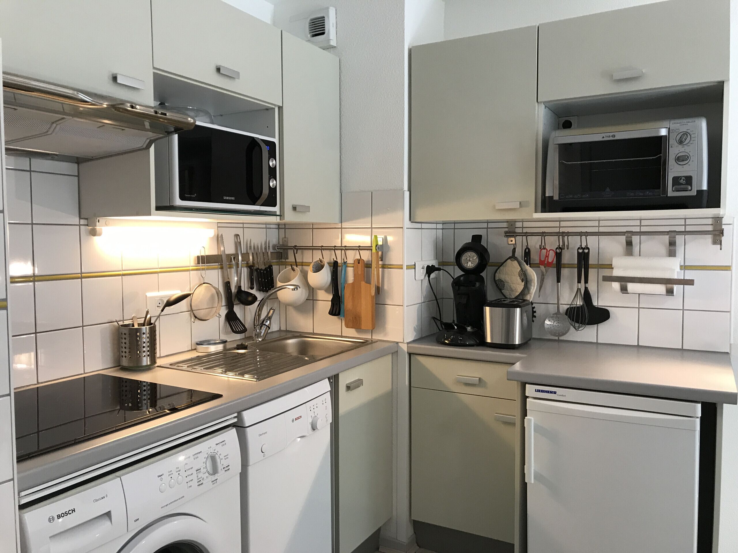 Coffee/tea maker, fridge, microwave, dishwasher